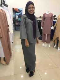 Mempunyai populasi seramai 650,000 orang dan juga menjadi 'rumah' kepada beberapa institusi pengajian tinggi. Shopping Baju Raya Di Butik Haqqi Shah Alam Enchanted Life Begins