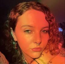 What are some recommendations for house cleaning before selling a house?