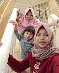 Mendorong batas untuk tahu seberapa jauh mereka bisa bantu anak menyikat giginya. Mencari Pengasuh Anak 2018 The Romp Family Paling Keren Film Yg Menceritakan Seorang Anak Yang Diasuh Oleh Orangtua Nya Sendiri Akan Merasa Lebih Terkasihi Atau Merasa Diberi Kasing Sayang Yang Penuh Aneelon