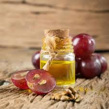 You Can Thank Wine For This Skincare Staple Grapeseed Oil Is A By Product Of The Process Of Making Wine It S Kn Even Out Skin Tone Grapeseed Oil Clean Beauty