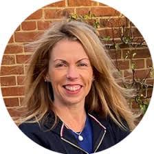 Caroline Parker's Instagram, Twitter & Facebook