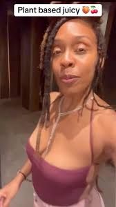 Plant based juicy 🌱🍑🍒, looking for some guidance to improve your health?  book a Health coaching call with me. I’ve been plant based for 35 years and  I’m a holistic nutritionist. I’m ready to help you ...