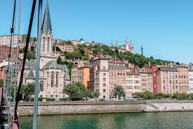 Tout Ce Qu Il Faut Avoir Pour Passer Un Bon Week End A Lyon Week End Lyon Week End Bon Weekend
