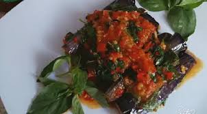 Buat sambal kemangi yang pedas, lezat, dengan aroma wangi khas kemangi. Resep Cara Membuat Terong Sambal Kemangi Lifestyle Fimela Com