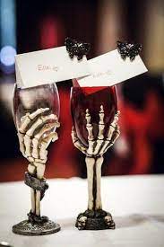 Floral arrangements are great to make the tablescape spooky and. Hot Or Not 33 Halloween Wedding Ideas For Daring Couples