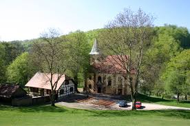 Rumen futbolunun bugüne kadarki en iyi oyuncusu olarak gösterilen gheorghe hagi, 5 şubat 1965 tarihinde, sacelede doğmuştur. Das Kluschen Hagis Lengenfeld Unterm Stein