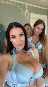 GROUP OF GIRLS - JOI XXX (of)