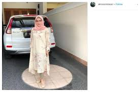 Di luar karier menawan itu, penampilan putri anne yang mengenakan hijab. Awet Muda 5 Foto Cantik Mertua Arya Saloka Yang Kayak Seumuran Anaknya