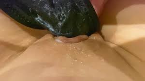 一日中履いた汚い臭いパンティとクリーミーなオマンコを見せて！ 味見してみますか？