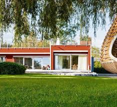 Architekt Baufritz Bungalow Bungalow Am See Flachdach Musterhauser Planung Sonnendeck Stephan Rehm Barrierefr House Styles House Plans Container House