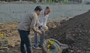 Ujjain Mahakal News: उज्जैन में खुदाई के दौरान मिला प्राचीन शिवलिंग, श्रद्धालुओं में उत्साह