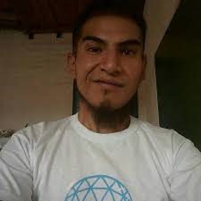 Mientras estuvo habilitada la opción de incorporar minibuses en líneas  nacionales, la línea 182 sumó varios de estos colectivos con chasis  Mercedes Benz LO 814. En esta imagen tomada en la estación