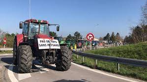 Webmaster les prévisions météo agricole sur votre site. Videos Photos Une Quarantaine De Tracteurs Ont Manifeste Ce Vendredi Sur L A34