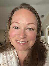 No makeup makeup look with Aspen contour and bronzer