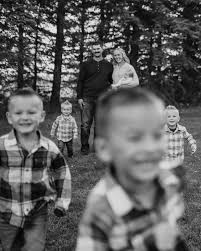 the Vanderzwaag family with grown kids moving out of the house to different  provinces, I was able to capture this family while they were all back  together in one spot… at the