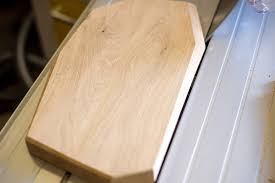 Schneidet der besitzer die lebensmittel mit einem scharfen messer. Schneidebrett Aus Holz Selber Bauen So Geht S Selbermachen De