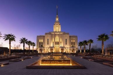 L'impressionnant temple mormon de St. George illuminé au crépuscule, une halte Evasion Forever Voyages