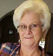 What is the recommended amount of Manuka honey per day for an 8-month-old  puppy with kennel cough?