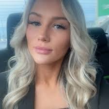 Earlene Whitaker's Instagram, Twitter & Facebook