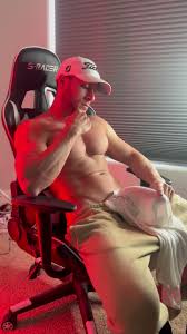 SHREDS on X: Getting naked on my VIP live tonight 😈⬇️⬇️ Fitness  t.coKgZtVTu40M t.coWfrYbM3qYy  X