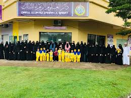 Keadaan karpet kelas yang teruk terjejas kelas hafizah berasrama di groundfoor lot 28, kelas alimah di tingkat 1 lot 25, dan kelas hafizah ulang. Duaz Lilbanat Subang Pusat Tahfiz Az Zahrah Lilbanat Facebook