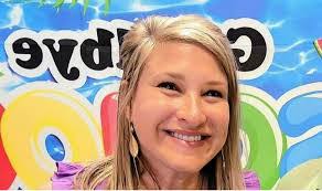 Debbie Waguespack's Instagram, Twitter & Facebook