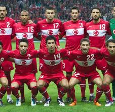 Die türkische fußballnationalmannschaft ist eine nationale auswahl von türkischen fußballspielern, die den türkischen fußballverband (tff) auf internationaler ebene, z. Em Qualifikation Sieg In Der Turkei Deutschland Auf Rekordkurs Welt