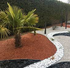amenagement mineral schiste paillettes ardoise galets blancs brique pilee jardins avant idees jardin amenagement jardin cailloux