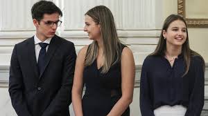 Check spelling or type a new query. Kyriakos Mhtsotakhs H Tryferh Fwtografia Twn Paidiwn Toy Sto Krebati Znews