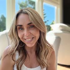 Julie Mohler's Instagram, Twitter & Facebook