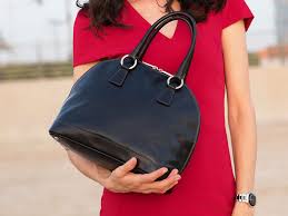 Popular tote bag styles for women in 2026 including work travel and leather totes
