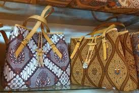Gambar tas bentuk batik