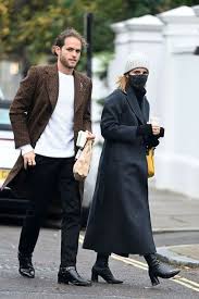 Emma charlotte duerre watson was born in paris, france, to british parents, jacqueline luesby and chris watson, both lawyers. Who Is Leo Robinton Meet Emma Watson S Boyfriend Of Over A Year