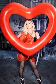 Besides becoming a singer, gwen also known as a fashion designer, actress, and great songwriter. Icon Gwen Stefani Talks Us Through Love Lockdown And New Music