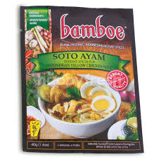 Soto lamongan merupakan soto kuah bening yang disajikan dengan suwiran daging ayam, irisan kol, bihun, dan taburan koya yang gurih. Jual Bamboe Indonesian Yellow Chicken Soup Di Rezeki Happyfresh