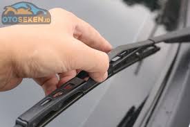 Bikin wiper fluid sendiri / nggak hanya bikin kamu senyum, tapi juga tetap mengasah pikiran dan imajinasimu. 5 Langkah Mudah Cek Kondisi Sistem Wiper Mobil Bekas Jangan Terlewat Semua Halaman Gridoto Com