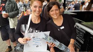 Subotić sırbistan millî futbol takımı ile 2010 fifa dünya kupası'nda. Rock Freaks Spenden Becherpfand Fur Athiopien Neven Subotic Stiftung