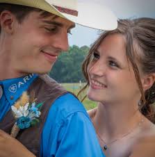 Anybody know any girl hairstylist to dye my hair black and cut my hair ?