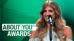 Für die about you awards arbeiten mit prosieben und about you zwei marken zusammen, die eine große relevanz bei den digital natives haben und daher bestens zueinander passen. About You Awards 2019 Mit Sarah Harrison Mike Singer Jerome Boateng Uvm Ganze Show Prosieben Youtube