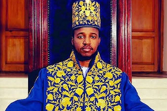 World's 'youngest king' dies aged 34 after secret illness - Yahoo News UK