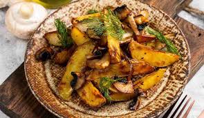 E anche questa è andata, e fino a pasqua non ci pensiamo più. Patate E Funghi Arrosto Contorno Caldo E Saporito