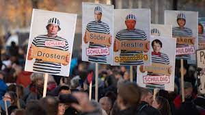 Querdenker m ( genitive querdenkers, plural querdenker, female querdenkerin ) lateral thinker, maverick, contrarian quotations. Protest Gegen Corona Politik Wer Sind Die Querdenker Br24