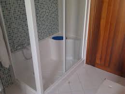 Sarabagno® di veneta vasche è l'esclusivo sistema di veneta vasche che permette la trasformazione della vasca da bagno in una cabina doccia completa, senza spreco di spazio , in massimo 6 ore. Faq Domande Sulla Trasformazione Vasca In Doccia E Ristrutturazione Bagno