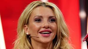 Evelyn burdecki nimmt als einzige dame zwischen dieter bohlen, chris tall und bruce darnell in der jury von „das supertalent 2020 platz. Evelyn Burdecki Sie Wird Supertalent Jurorin Intouch Evelyn Burdecki Super Talent Let S Dance