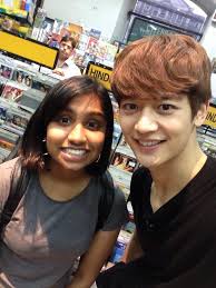 150202 Minho Posing With A Fan In India Minho Choi Min Ho Shinee