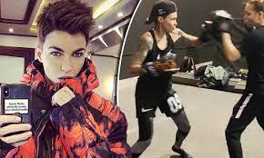 Ruby Rose shows off her gym-honed physique and her perfect form during a  boxing workout | Daily Mail Online