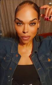 Can someone help me combine photos of my sister and daughter?