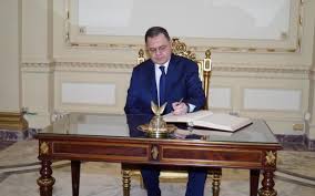اعتمد اللواء محمود توفيق، وزير الداخلية رسميا، اليوم الخميس، حركة التنقلات والترقيات السنوية لضباط الشرطة، والتي شهدت تغييرات شملت عددا من مساعدي وزير الداخلية، ومديري الأمن. Mytismbk Rl7m