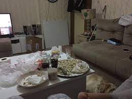 Rüyayı gören kişi bekarsa aile içinde anne ve baba ile aralarının rüyada dağınık eve misafir gelmesi, huzurlu ve mutlu günlerin yeniden başlayacağı anlamına gelmektedir. Ruyada Daginik Eve Gorucu Gelmesi Ruyandagor Com