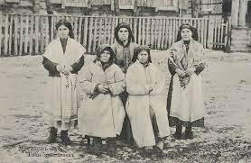 This traditional structure is slowly changing, and women are beginning to gain more recognition and power. File Belarusian Peasant Women In Traditional Winter Clothing Mogilev Region Ca 1910 Ad Jpg Wikimedia Commons